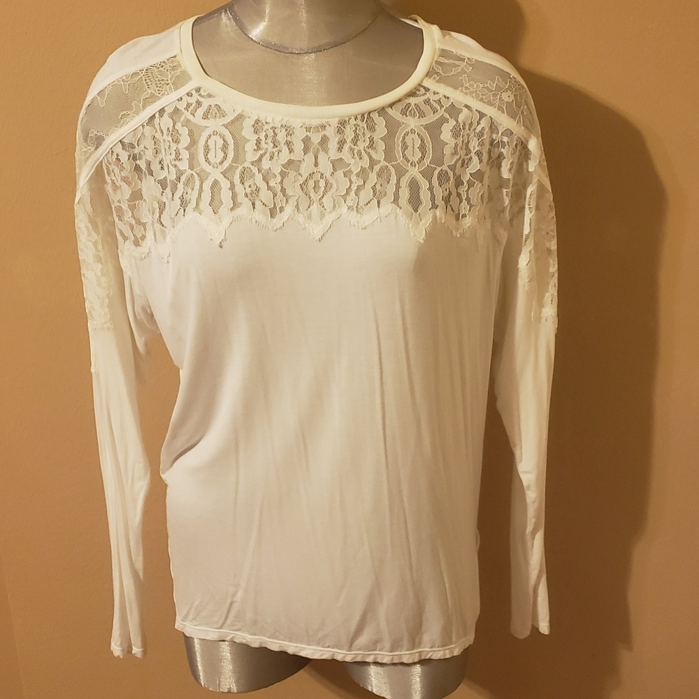 ▪️GUESS lace top
